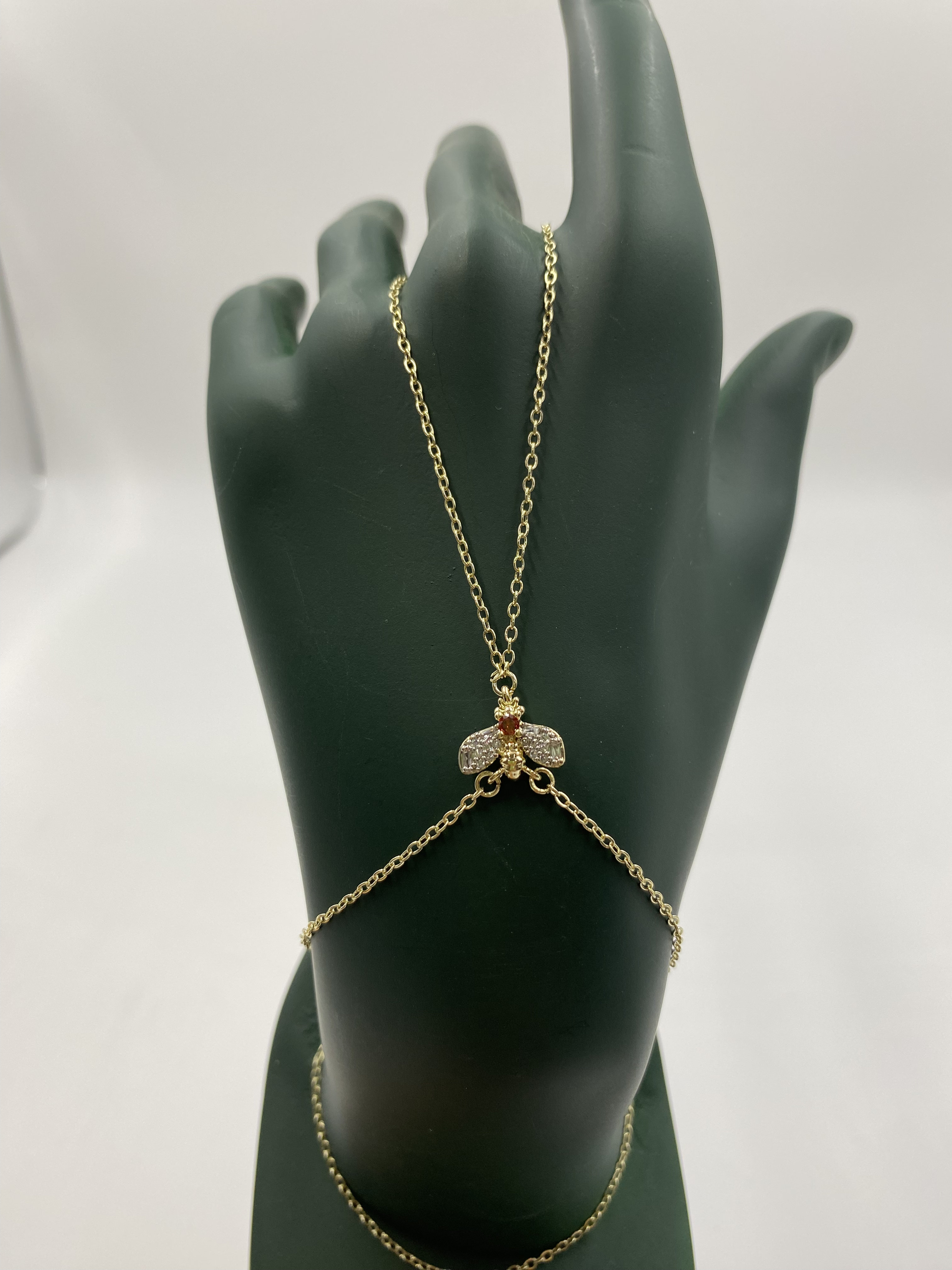 Taşlı Arı Detayı Şahmeran