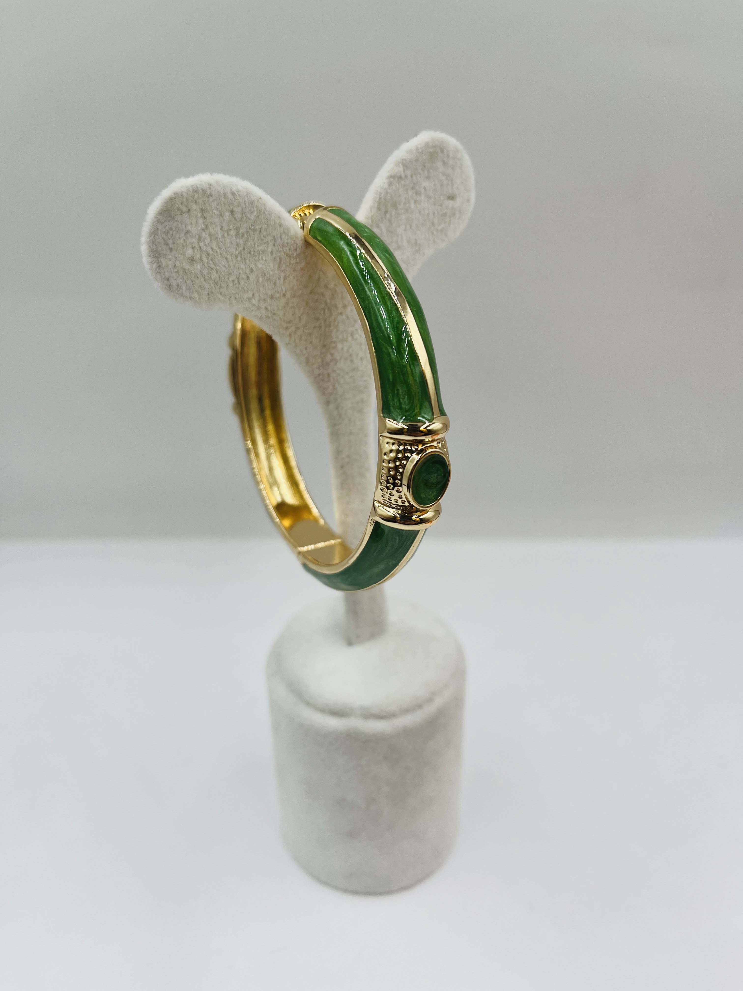 Yeşil Renkli Taşlı Kelepçe