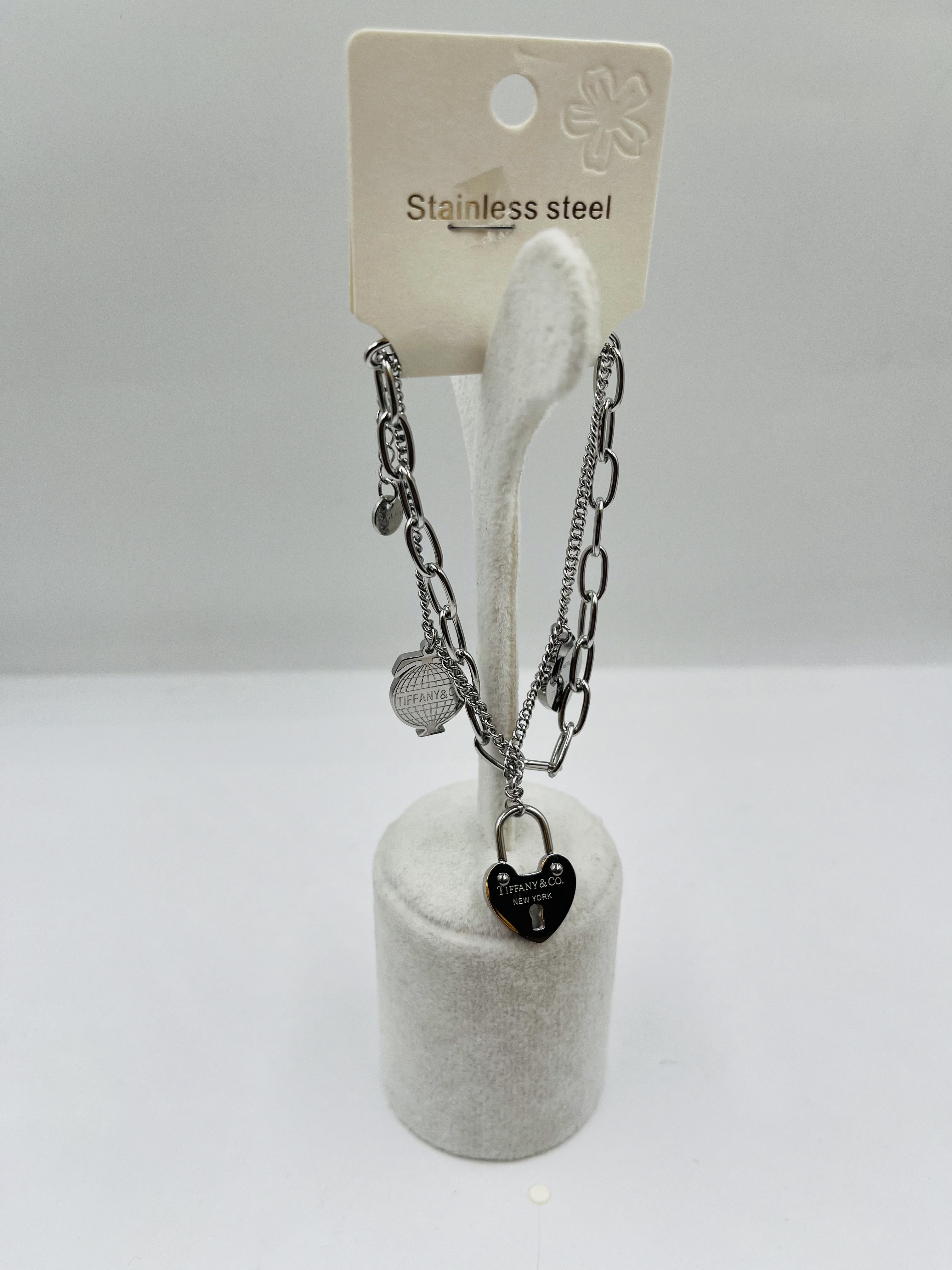 Charm Detaylı Halka Model Bileklik