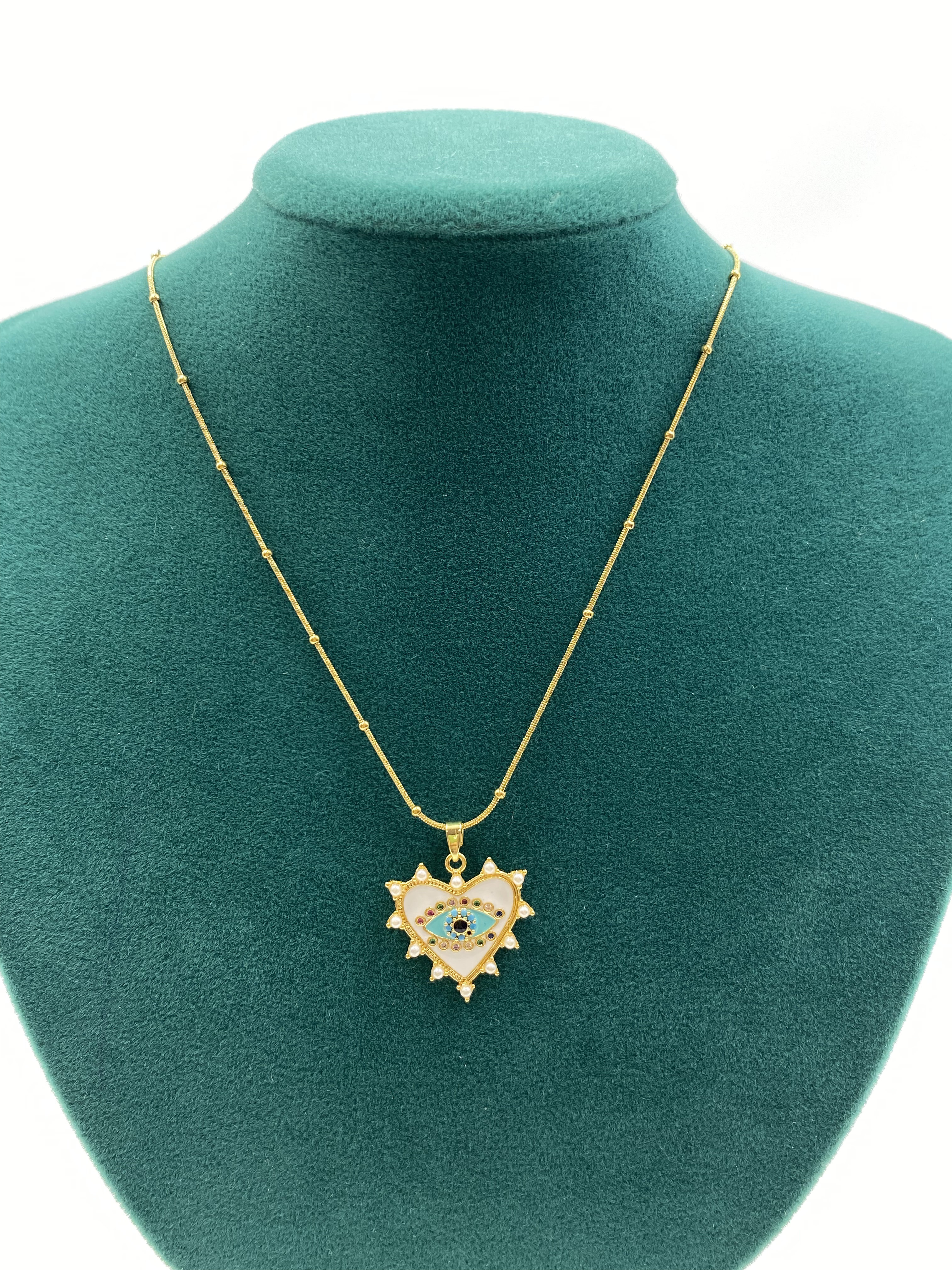 Göz Figürlü Kalp Kolye