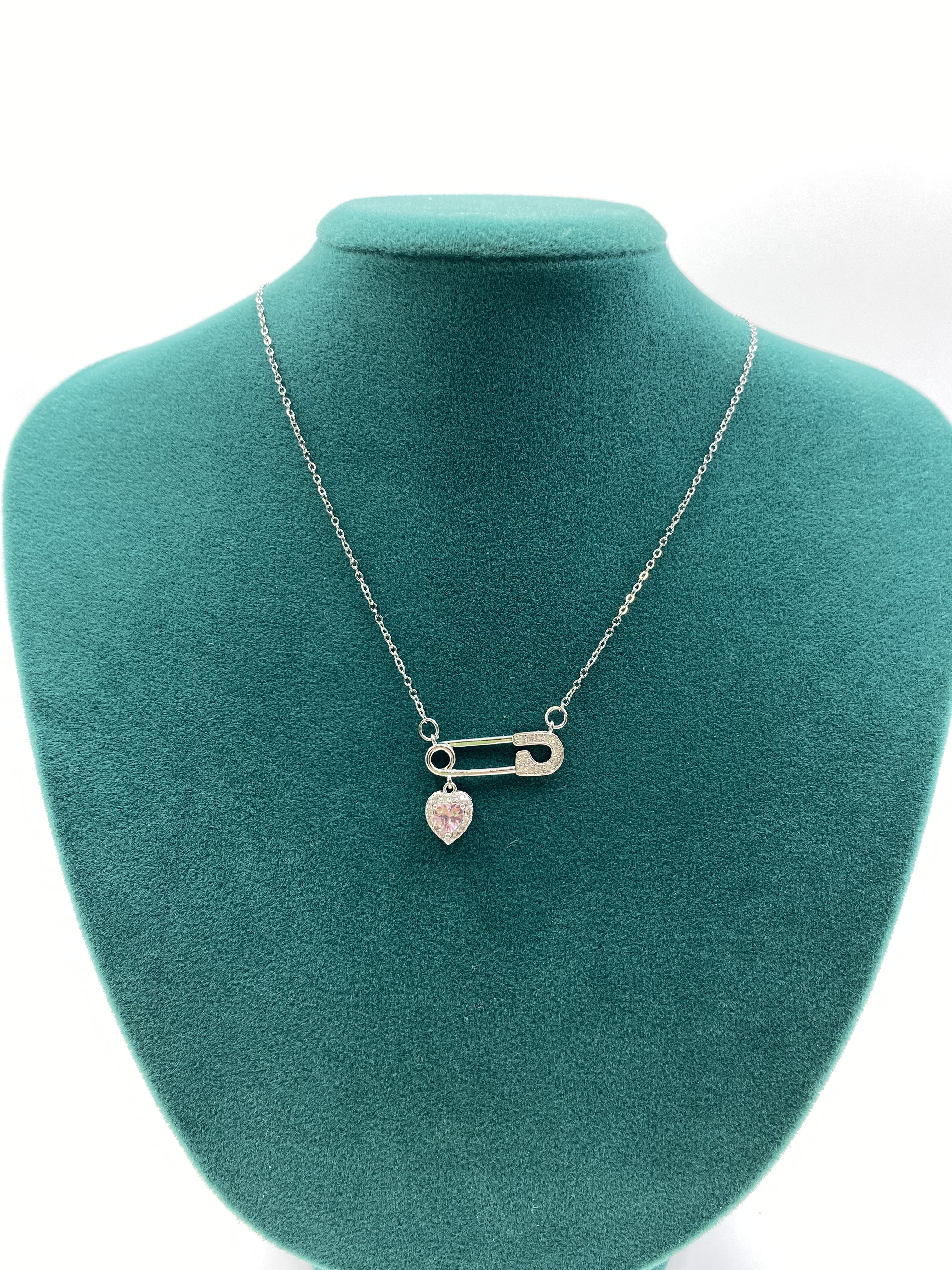 Çengelli İğne Model Taşlı Kolye