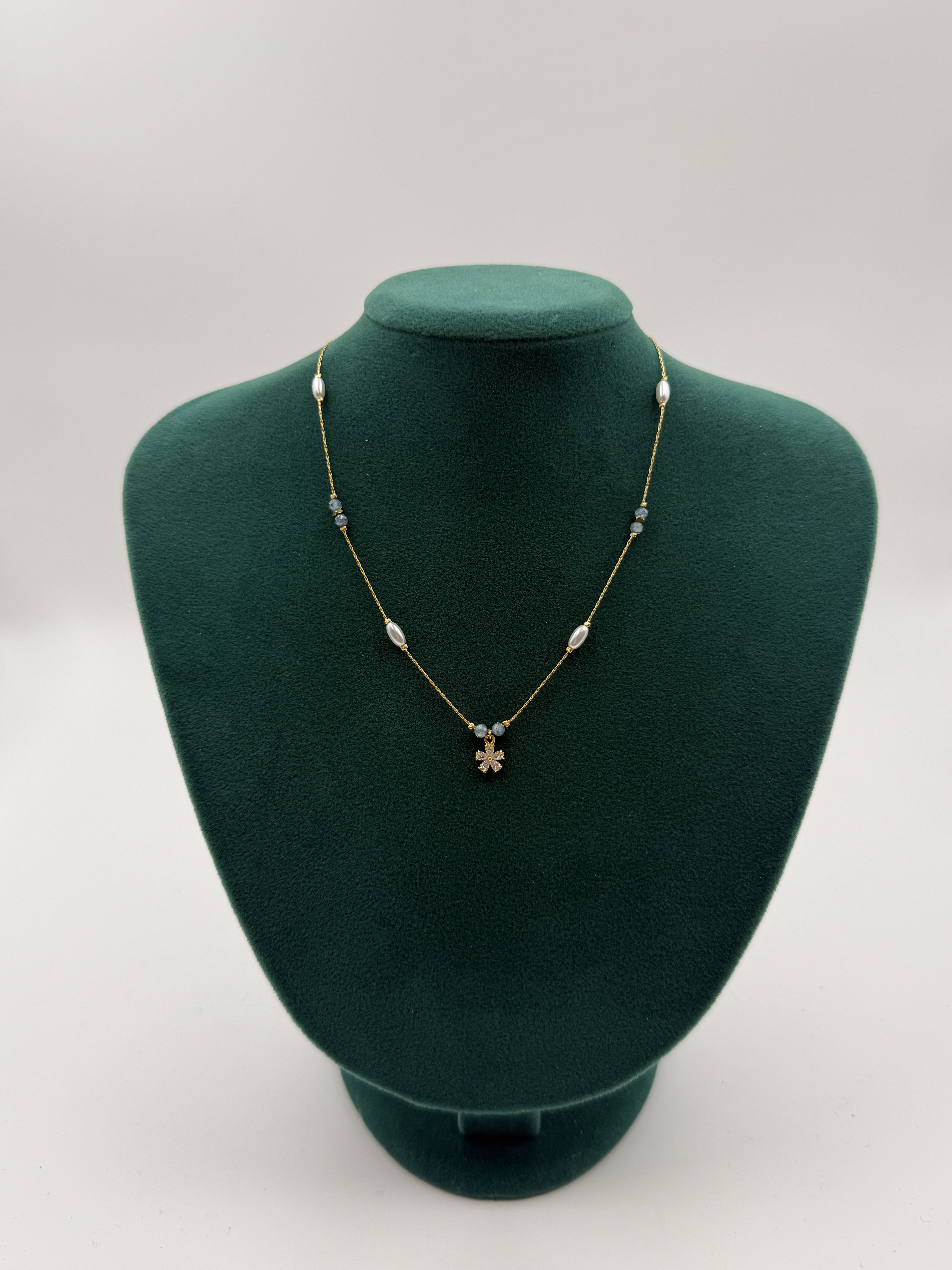 Renkli Taşlı Minimal Çiçek Kolye KLY014