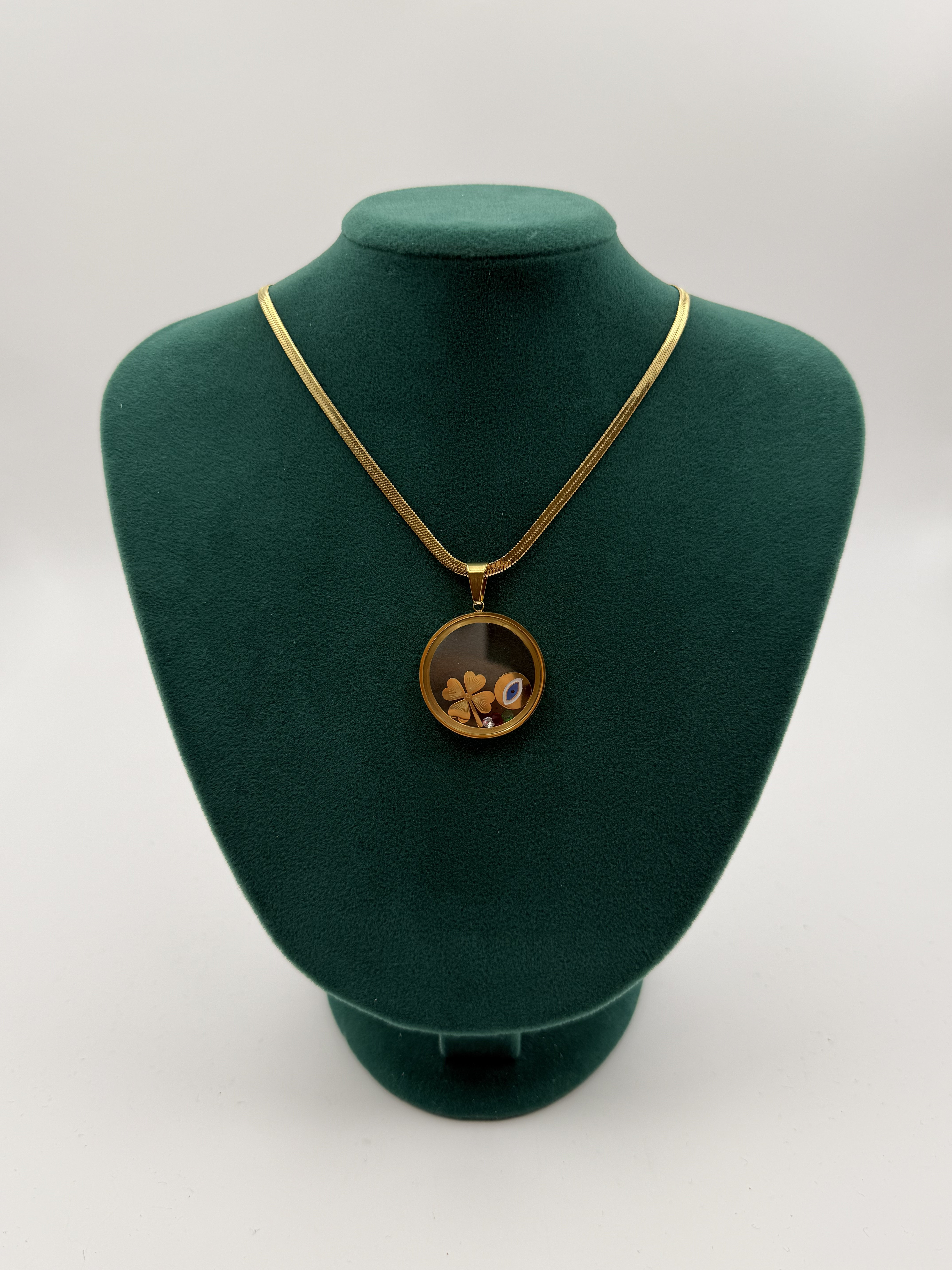 Yonca Detaylı Fanus Kolye