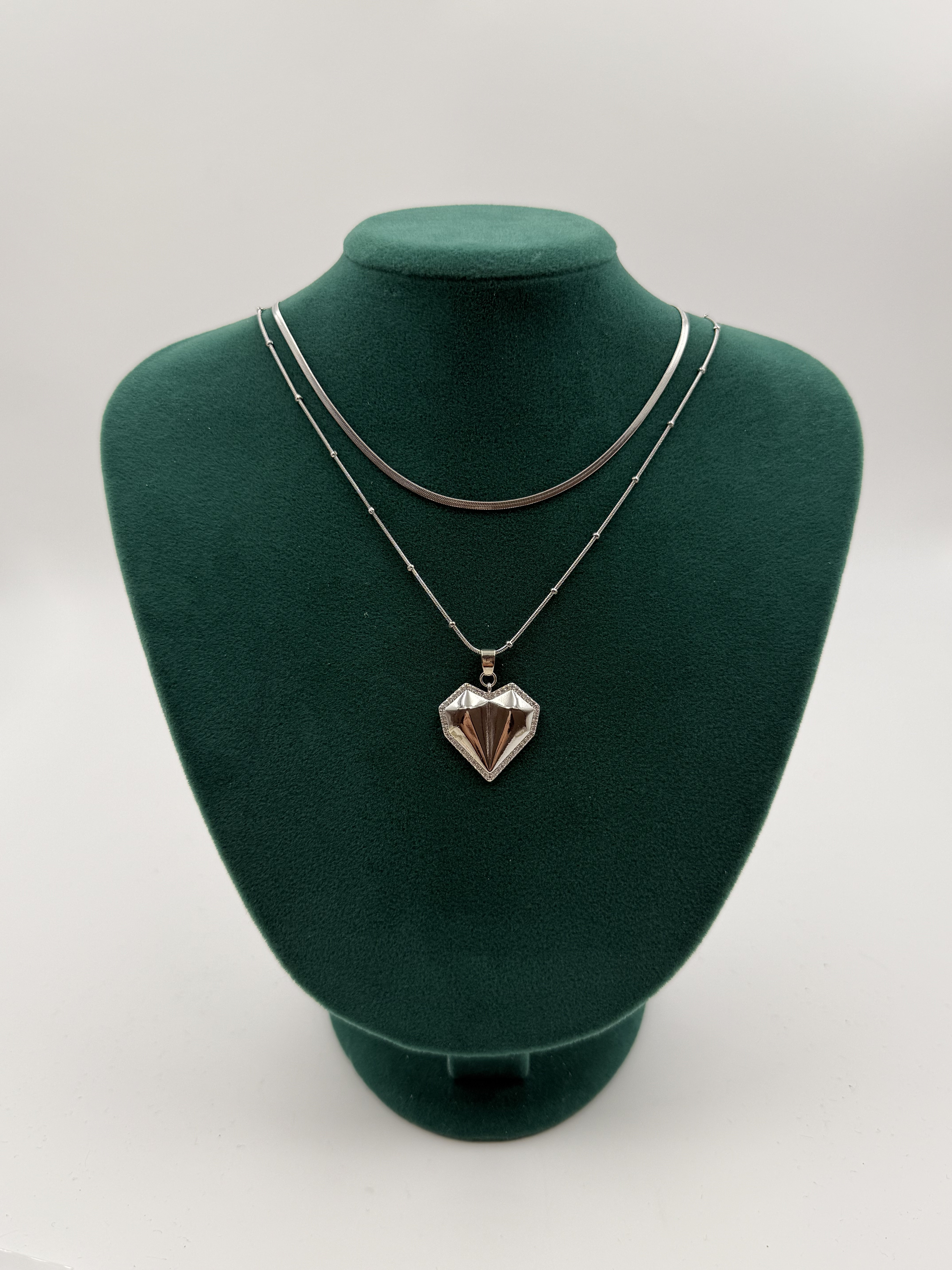 Zirkon Taşlı Üç Boyutlu Kolye