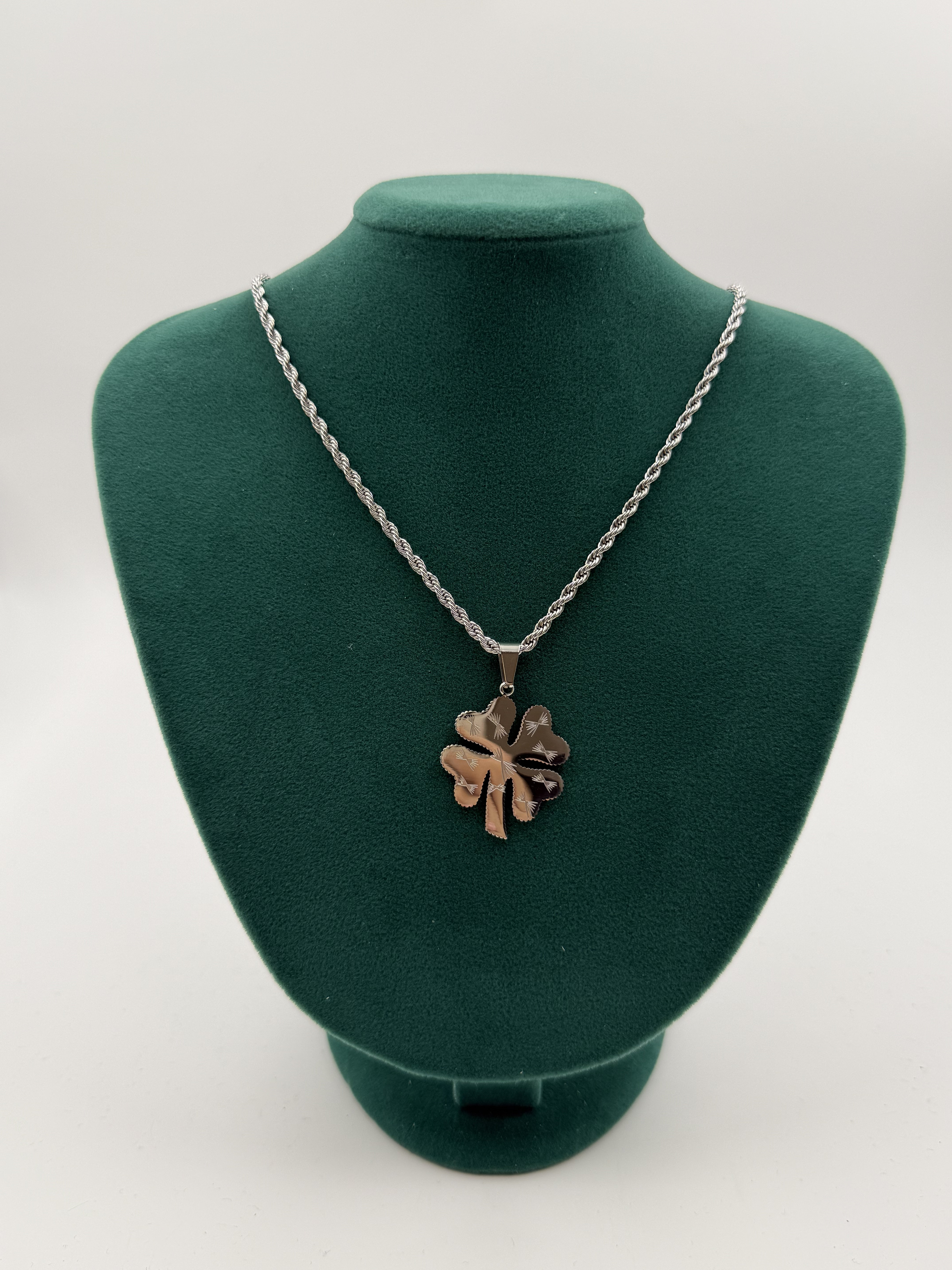 Ankı Burgu Zincir Yonca Kolye