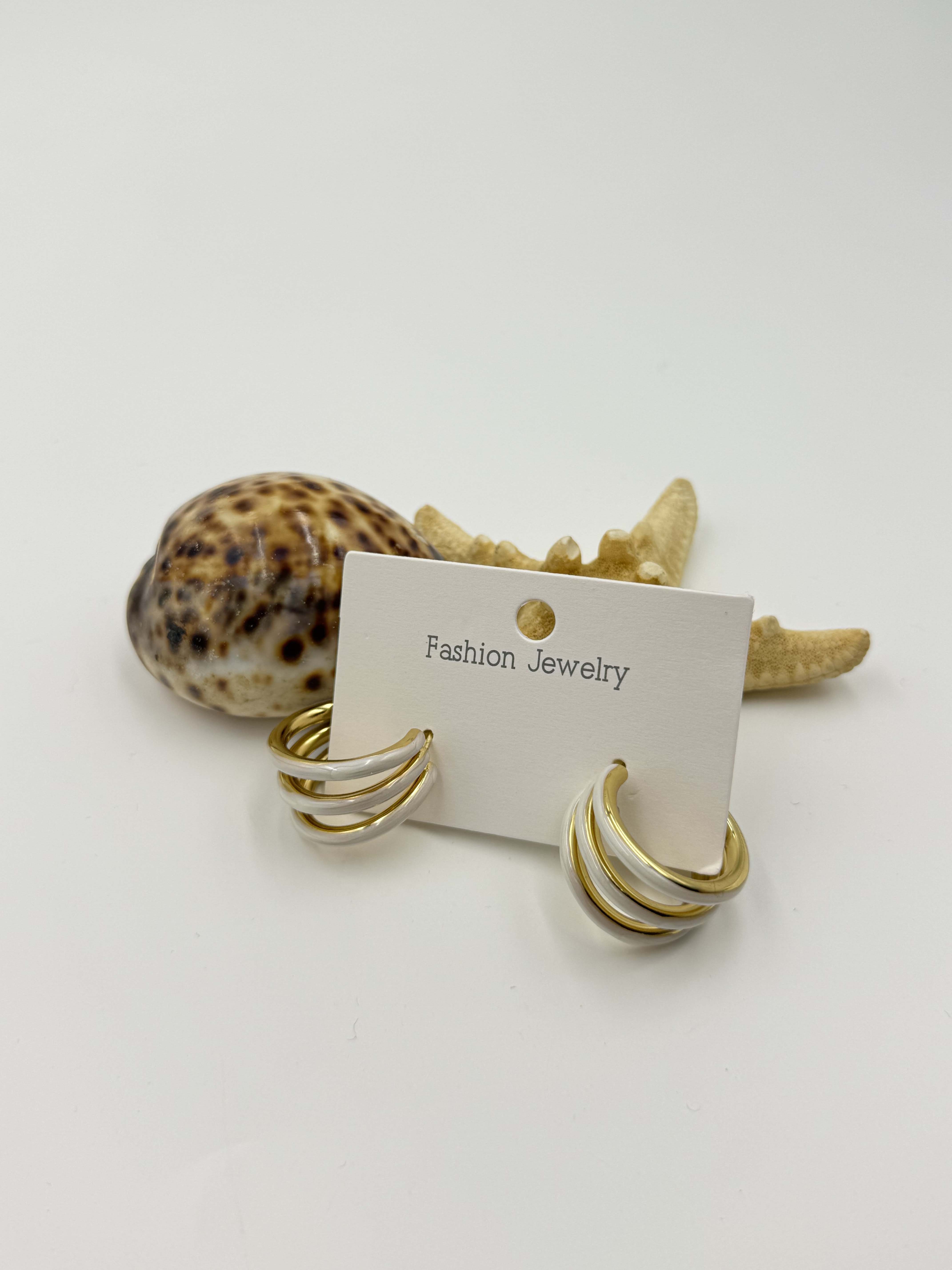 Beyaz Üçlü Model Gold Detay Küpe