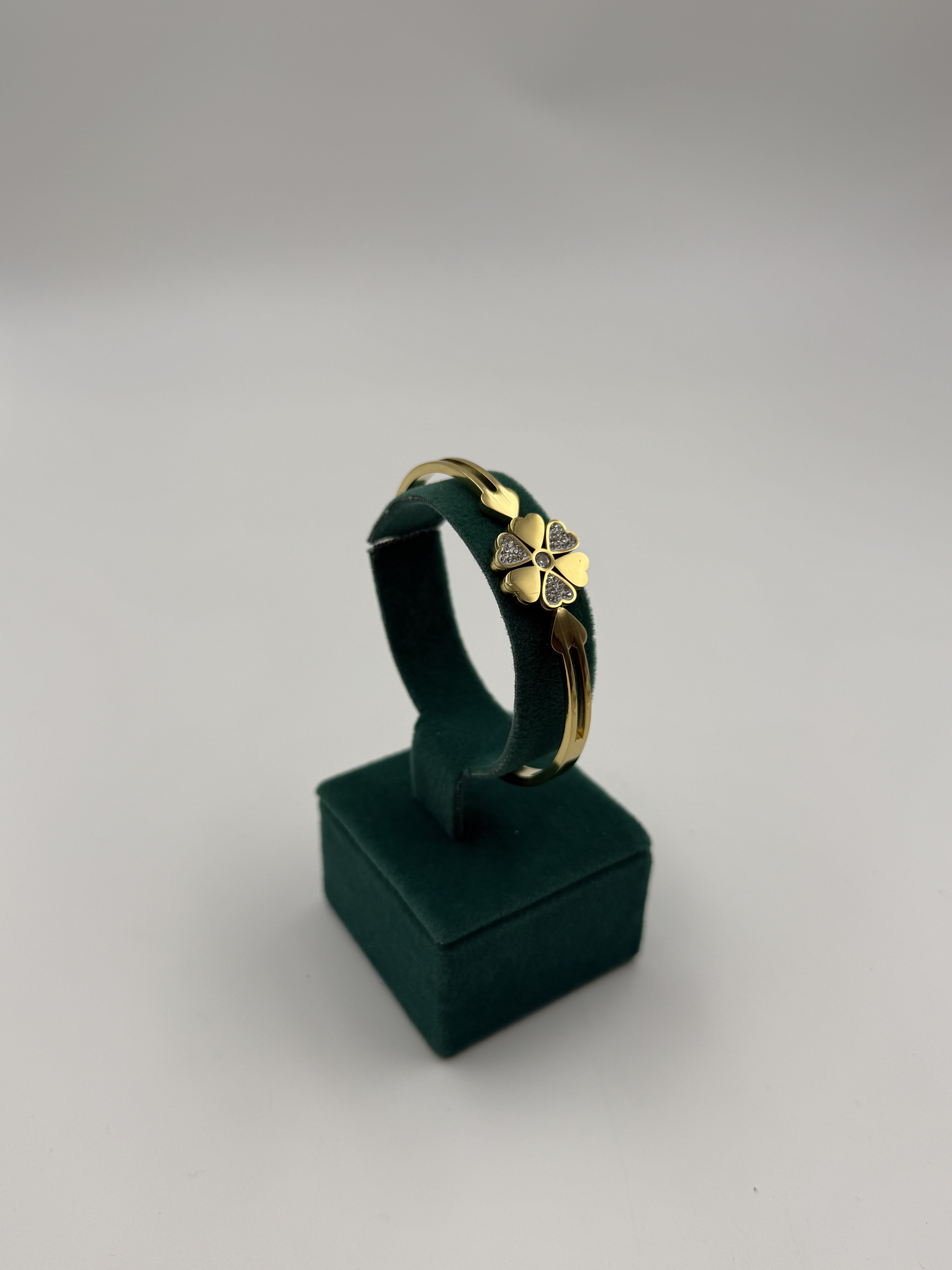 Yonca Model Taşlı Kelepçe