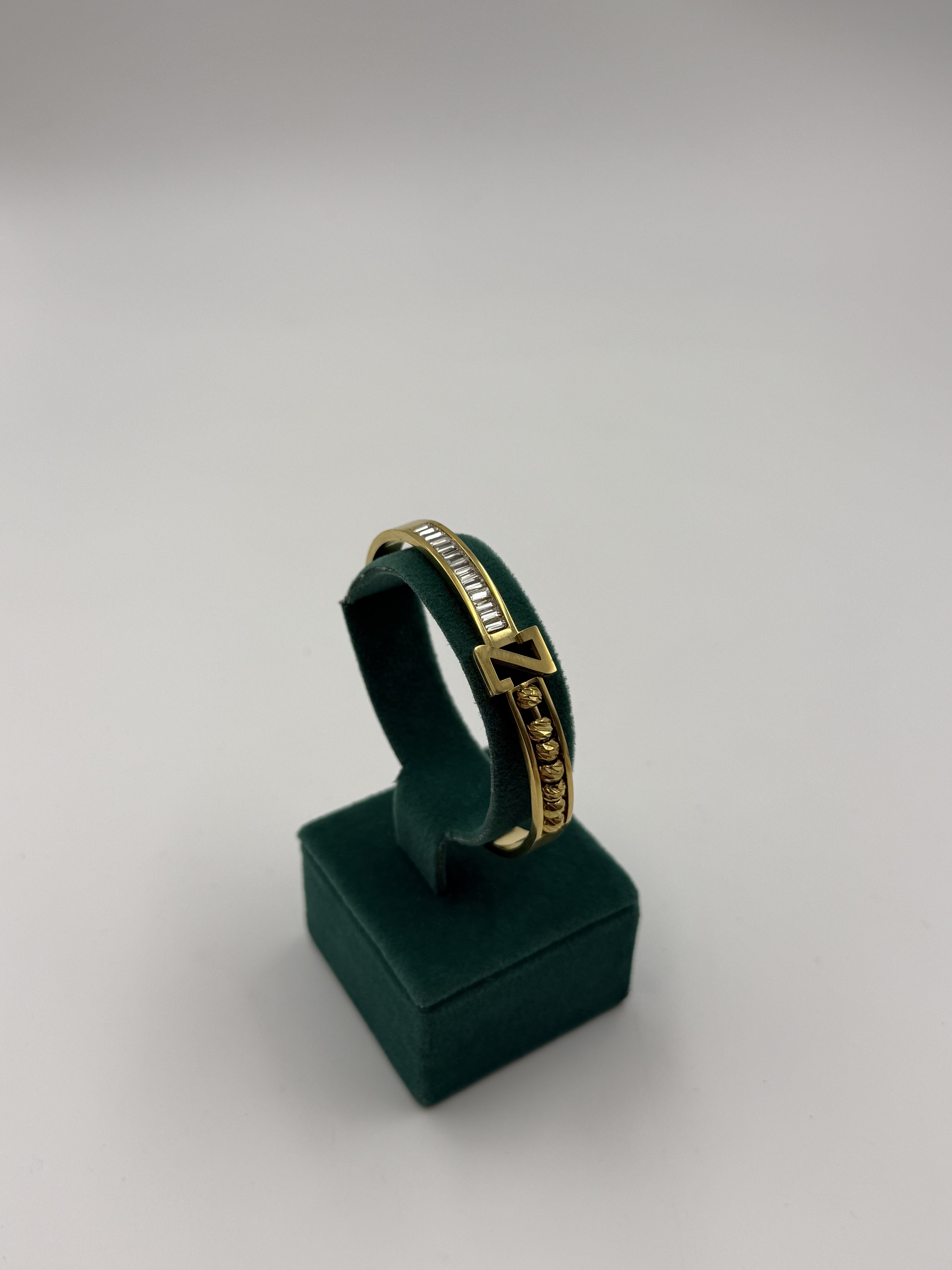 Z Harfli Taşlı Kelepçe