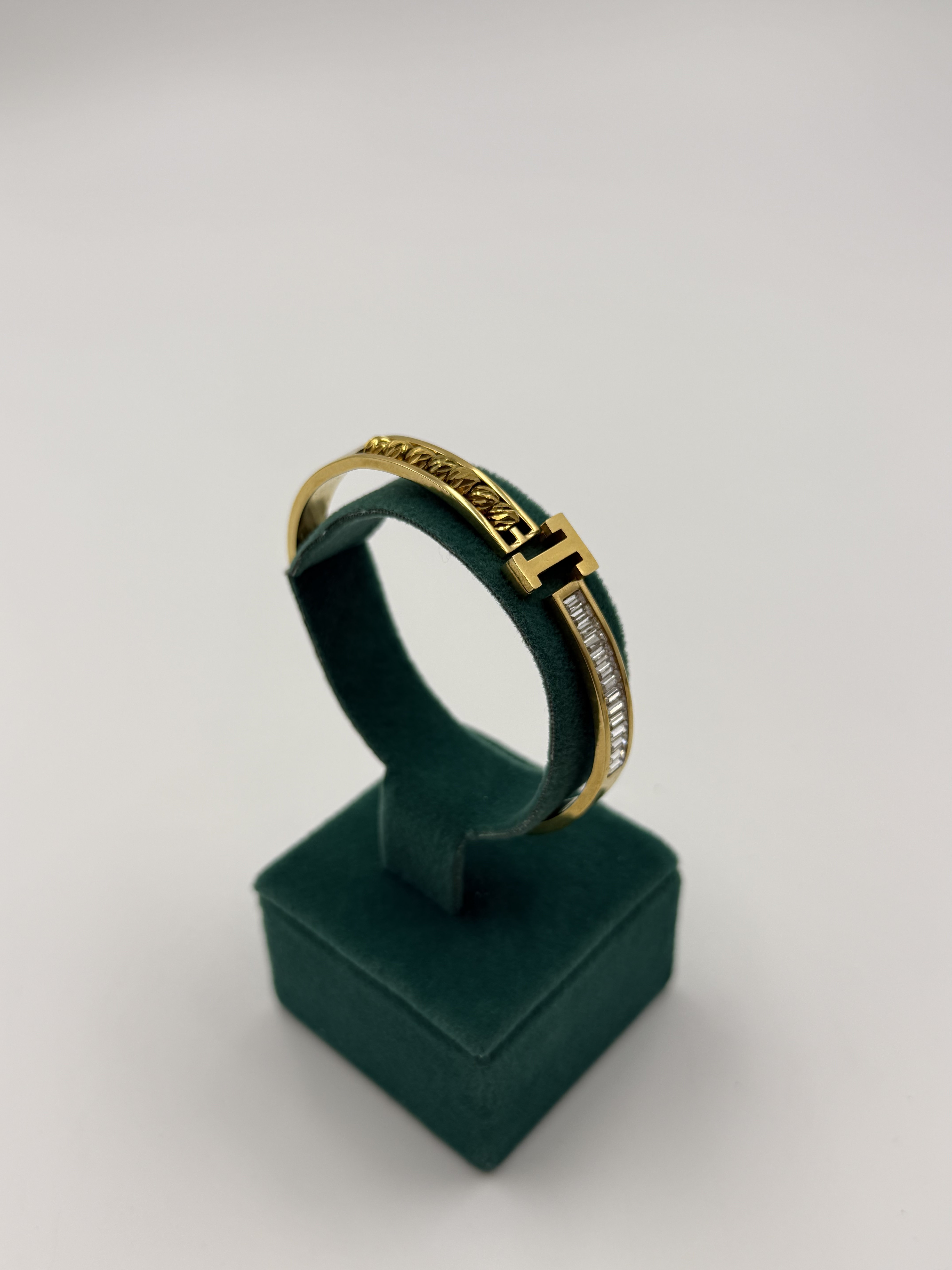 T Harfli Taşlı Kelepçe