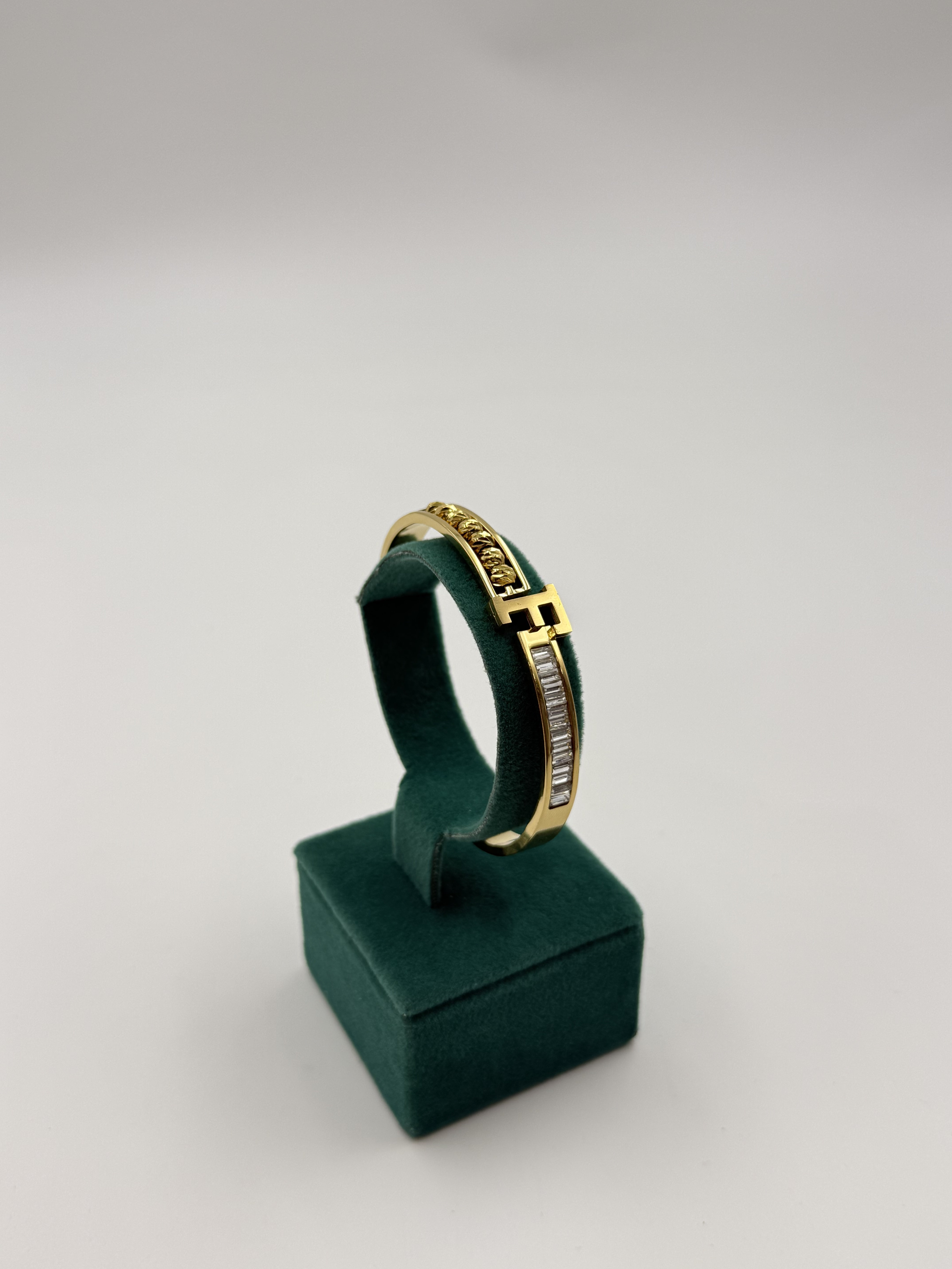 F Harfli Taşlı Kelepçe