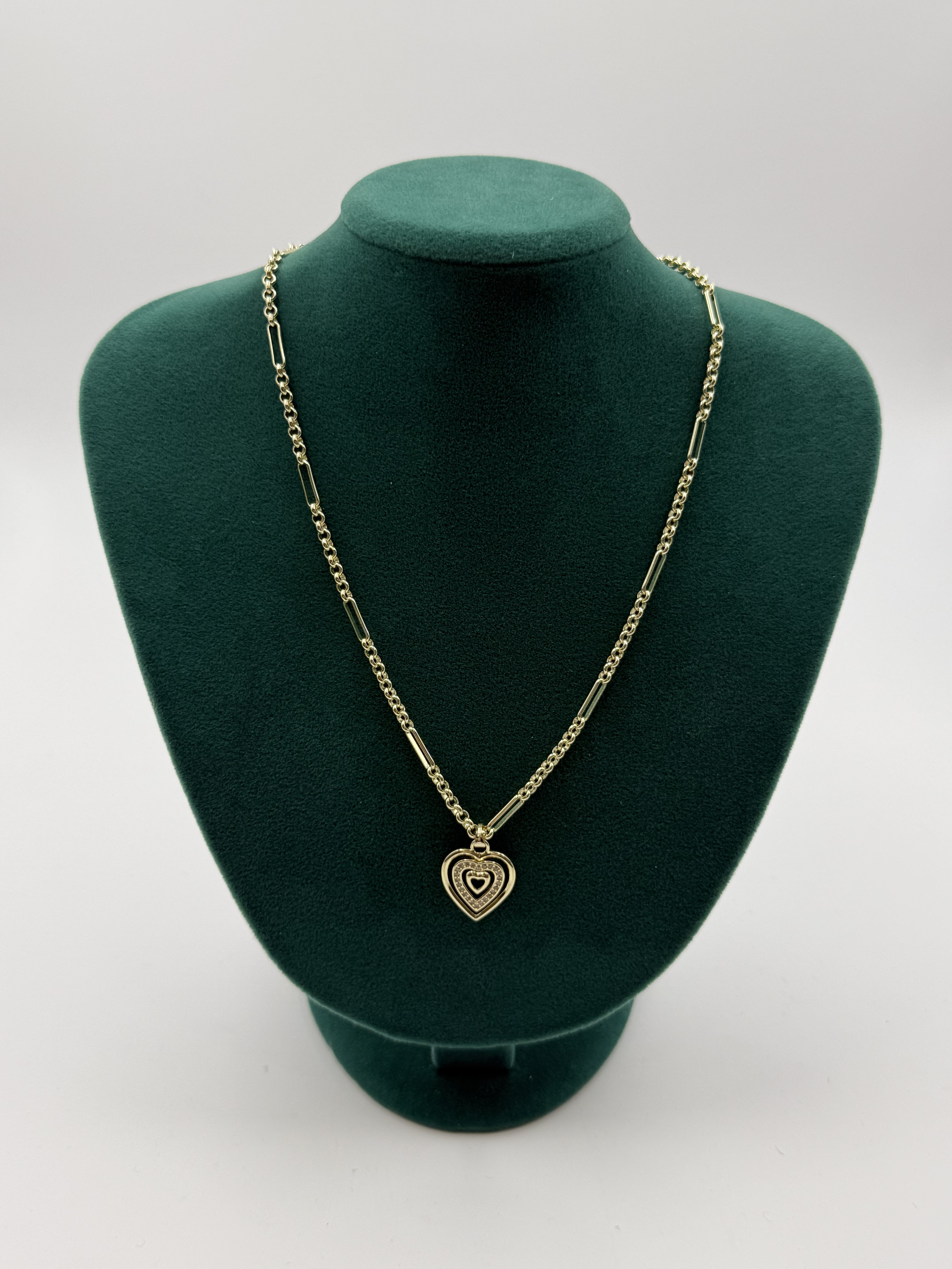 Kalpli Model Taşlı Kolye