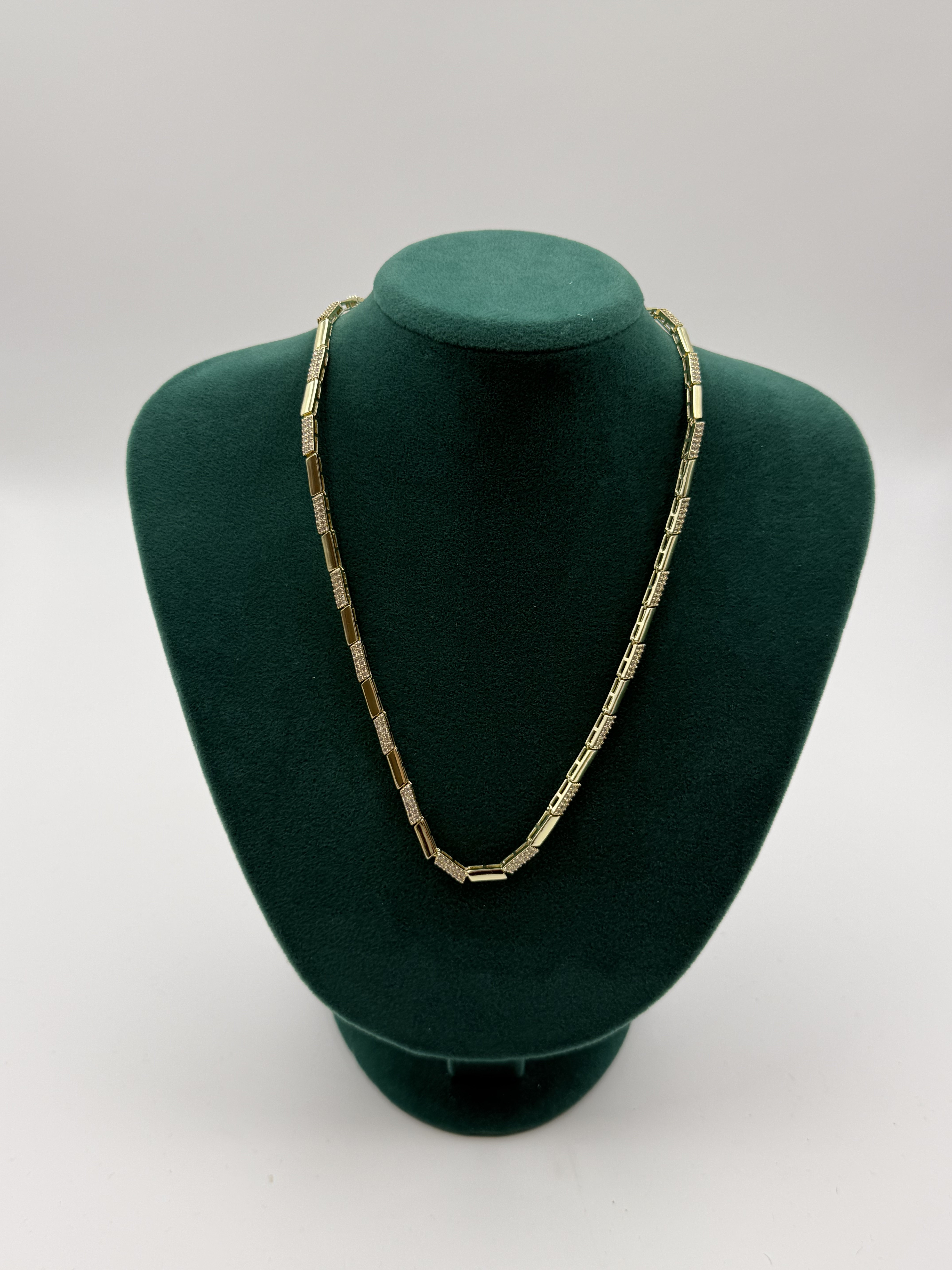 Su Yolu Dikey Taşlı Kolye