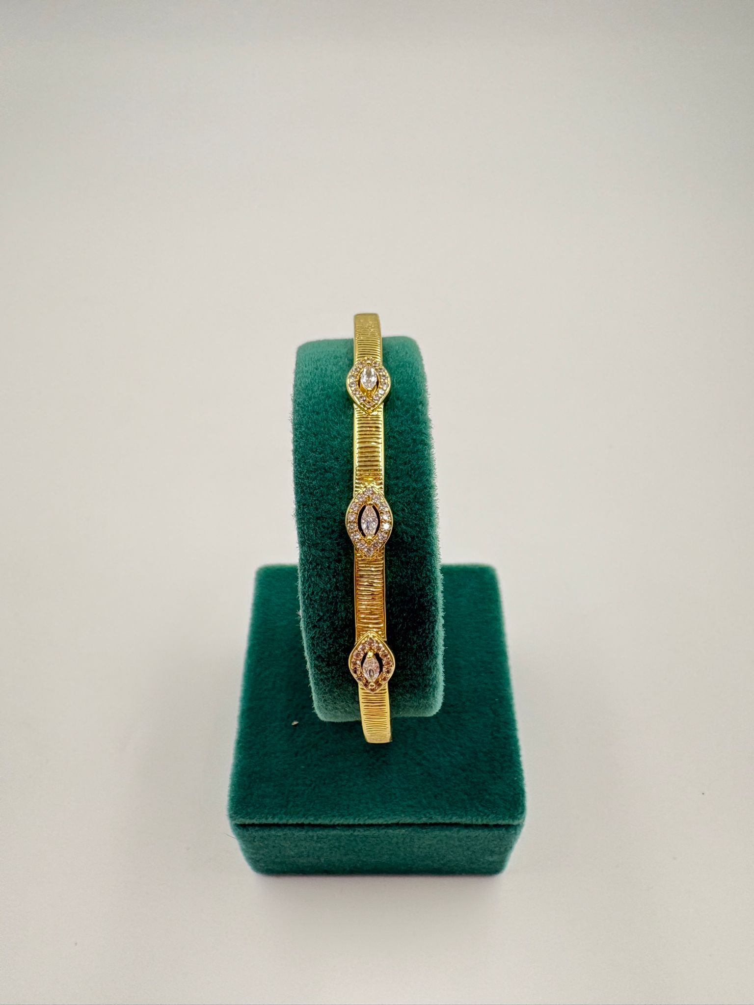 Taşlı Göz Kelepçe